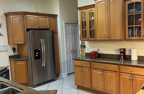 Town 'n' Country House | Private Room “B” with Shared Full Bathroom in Central Tampa