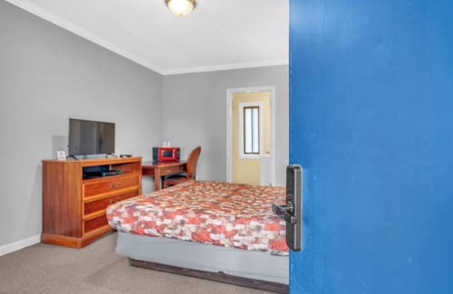 Riverview Apartment | Private Room & Bath Brownstown Near Detroit