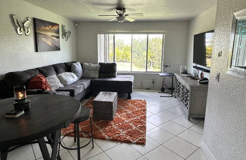 Coral Springs Apartment | Private Room & BathRm shares living, dinning, kitchen areas and washing machine.