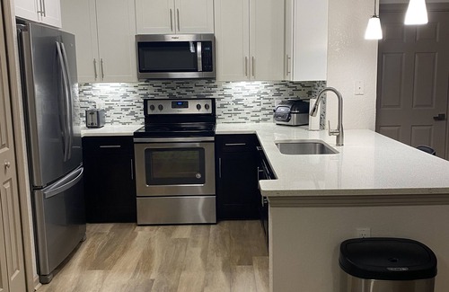Park Central Apartment | Private room/bathroom minuets from Disney