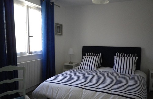 Saint-Pierre Hotel | private room for 2 people with independent entrance