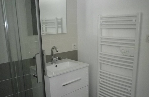 Saint-Pierre Hotel | private room for 2 people with independent entrance