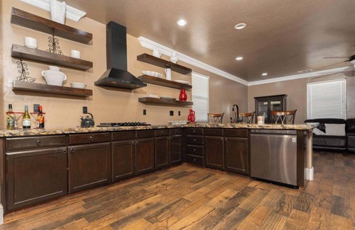 Tulare House | Private room for rent -Ideal for working professionals-