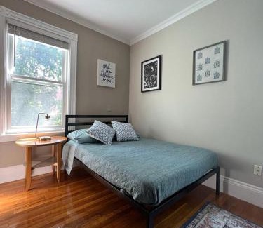 Hyde Square House | Private Room in a Grand House