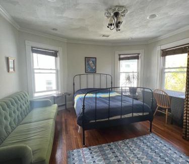 Hyde Square House | Private Room in a Grand House
