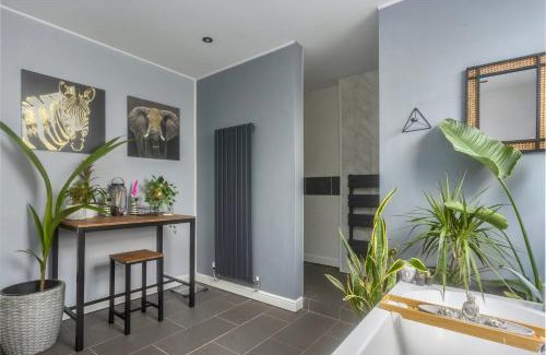 Moreton House | Private room in a spacious home
