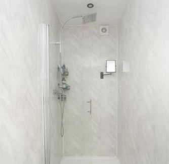 Moreton House | Private room in a spacious home