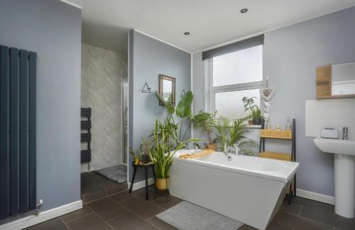 Moreton House | Private room in a spacious home