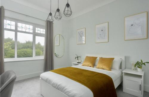 Moreton House | Private room in a spacious home
