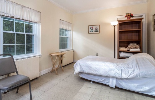 Lancaster House | Private Room in Grand Estate w/ Separate Entrance