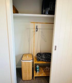 Ashhurst House | Private room in homestay