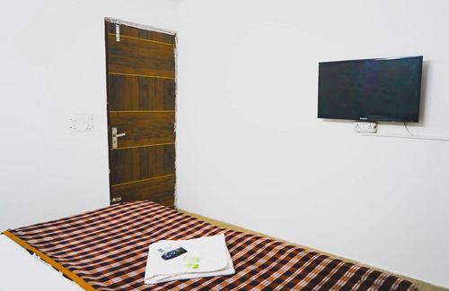 Mayur Vihar Phase 1 Bed & Breakfast | PRIVATE ROOM IN MAYUR VIHAR