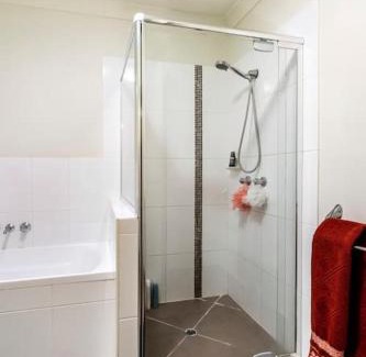 Kippa-Ring House | Private Room in Shared Accommodation