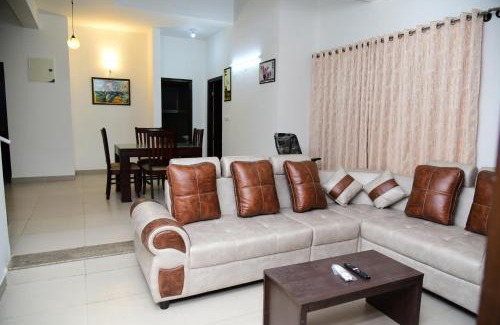 Malur House | Private room in villa