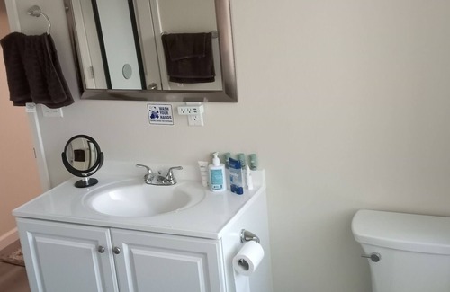 Tower District Apartment | Private room nice neighborhood
