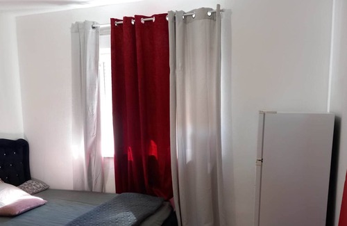 Poissy Bed & Breakfast | Private room, Poissy