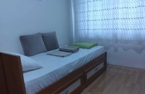 Sirinevler Mahallesi Apartment | Private Room / Shared Bathroom Feeling At Home. stanbul Center. Metro & Metrobus