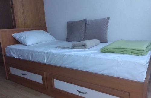 Sirinevler Mahallesi Apartment | Private Room / Shared Bathroom Feeling At Home. stanbul Center. Metro & Metrobus