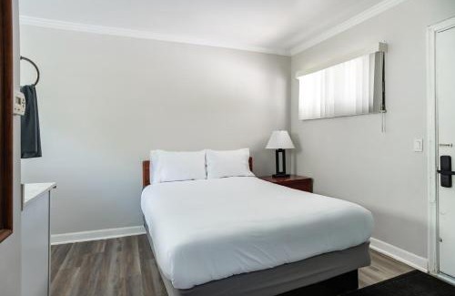 Riverview Apartment | Private Room w Bath Kitchen Access in Brownstown