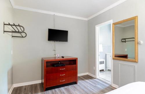 Riverview Apartment | Private Room w Bath Kitchen Access in Brownstown