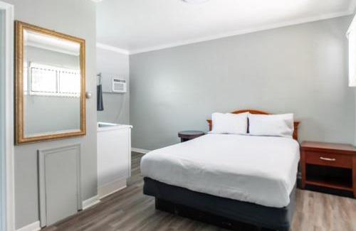Riverview Apartment | Private Room w Bath Kitchen Access in Brownstown