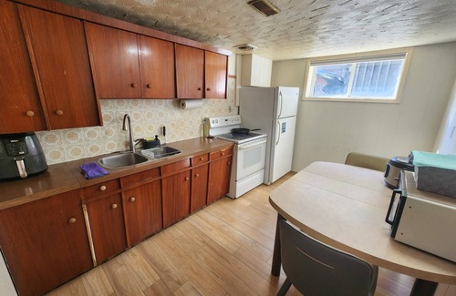 Sudbury House | Private Room with Shared Kitchen & Washroom