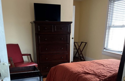 Berkeley Springs Apartment | Private room with walking distance to town square, shopping, dining shows & more