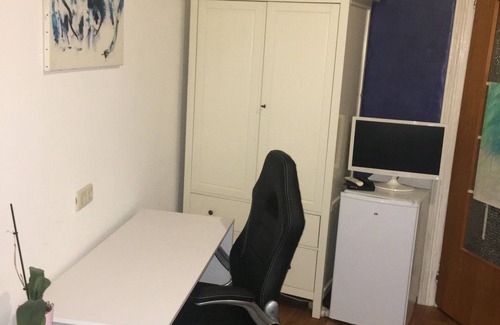 Wiesbaden Condo | Private room, Wiesbaden Mitte 2