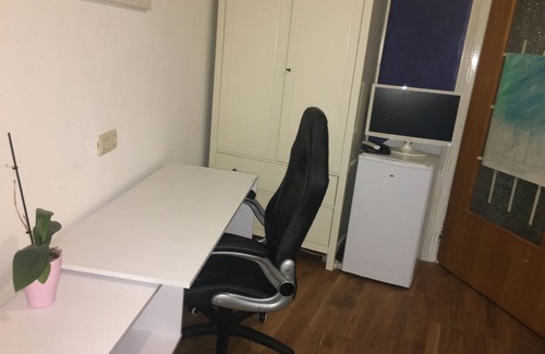 Wiesbaden Condo | Private room, Wiesbaden Mitte 2