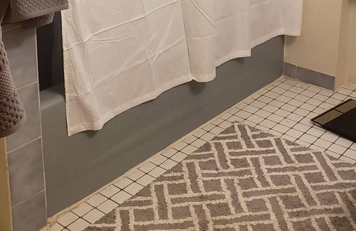 Roselle House | Private room with a bathroom and kitchen shared