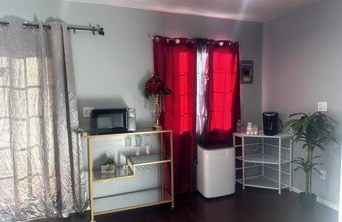 Florence-Graham House | Private Room with En-suite in South Los Angeles