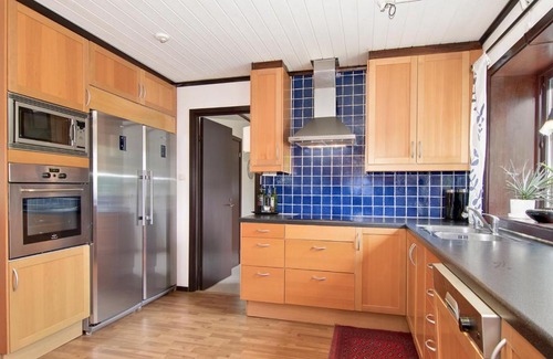 Umea House | Private Room with No Windows in Shared House-4