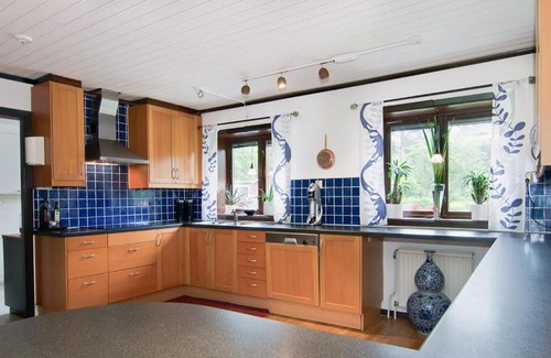 Umea House | Private Room with No Windows in Shared House-4