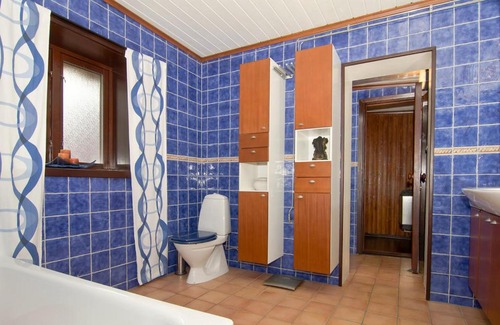 Umea House | Private Room with No Windows in Shared House-4