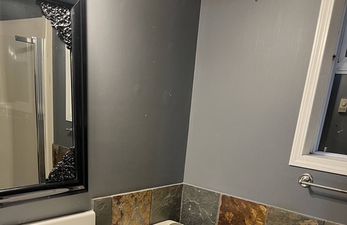 Courtenay House | Private room with private bathroom