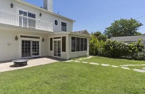 Burbank House | Private room with private bathroom in house - Mini Mansion