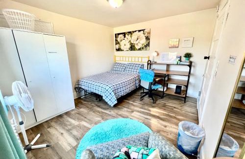 Rainier Valley House | Private Room with Shared Bathrooms 10 Minutes To SeaTac Airport