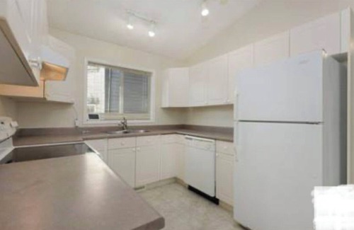 Northeast Edmonton House | Private Rooms Close to Superstore,Walmart Londonderry Mall & Costco