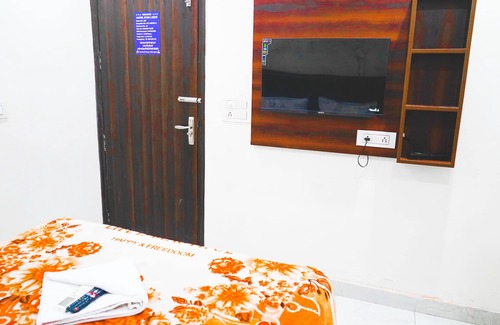 Delhi Bed & Breakfast | private rooms in ashram
