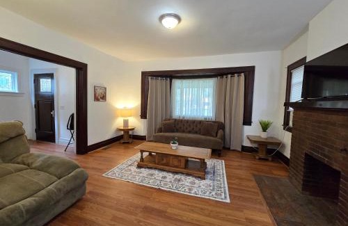 Rochester House | Private rooms in Rochester home- Near Hospitals and Universities