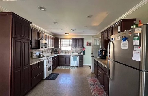 Negreet Apartment | Private Rooms -Medical Staff/Professional/Fishing Pros? Sabine Riverfront!