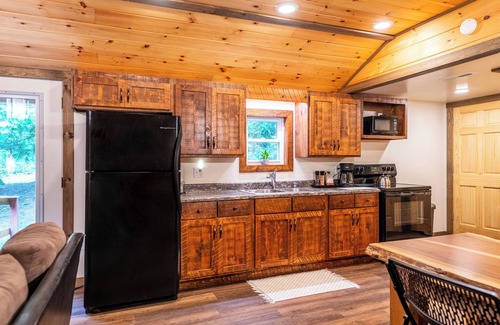 Bladensburg Cabin | Private, rural, Amish Country, sleeps 4