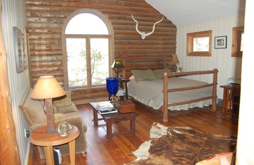 Northwest Harbor Cabin | Private Rustic Lodge on 3.5 acres - Ideal for relaxing and the Holidays