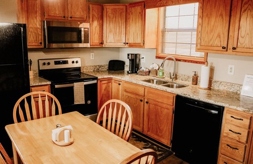 Gatlinburg - Pigeon Forge Ski Chalet | Private & Secluded w/Beautiful Views Sunsets ~Hot Tub
