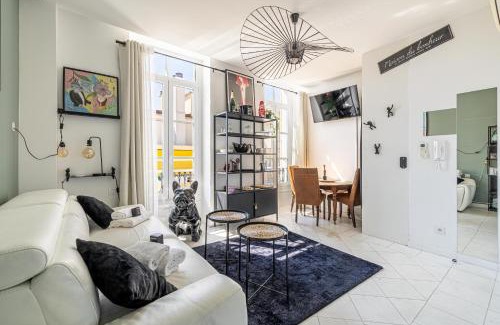 Cannes City Centre Apartment | PRIVATE - Small studio for two at 5 minutes from Croisette