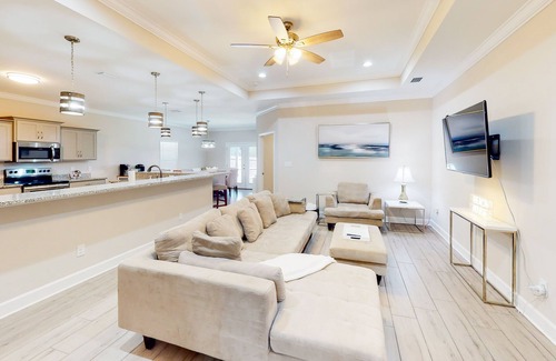 Navarre House | Private snowbird-friendly home with enclosed yard, patio, grill & washer/dryer