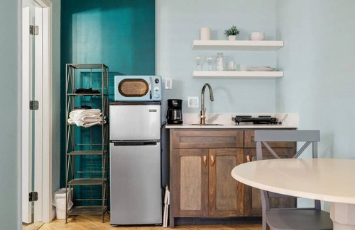Oak Cliff Apartment | Private Space Bishop Arts