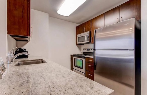 Hudson Exchange Apartment | Private & Spacious 1BR | Full Kitchen | Minutes to PATH | Jersey City by GLS
