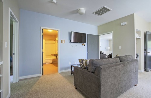 Ithaca Apartment | Private & Spacious 2 Bedroom - Carriage House