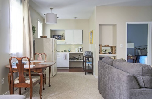 Ithaca Apartment | Private & Spacious 2 Bedroom - Carriage House